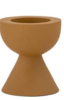 Teelichthalter Ike in senfgelb mit modernem Design für stilvolle Tischdekoration.